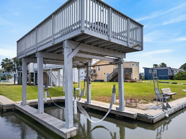 Building Photo - 16618 Bermuda Way