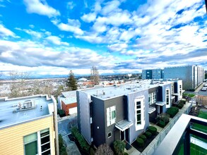 Building Photo - 2330 Yakima Ct