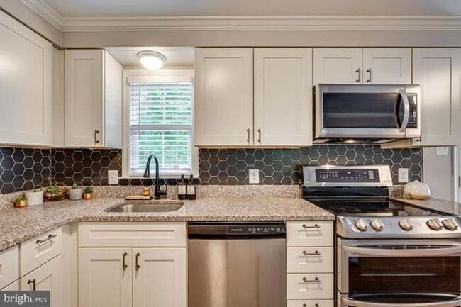 Building Photo - 3757 Hunting Creek Rd