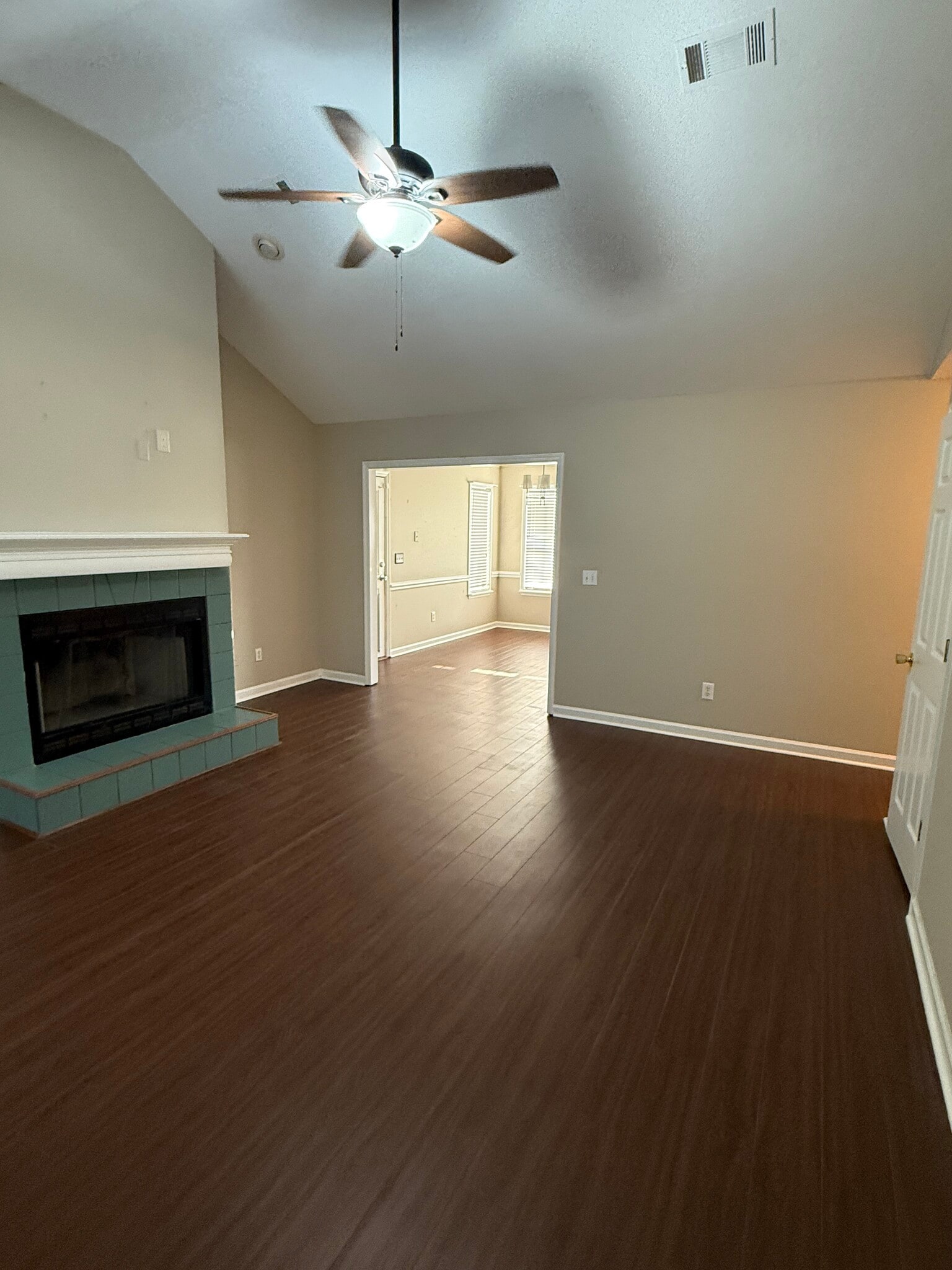 Building Photo - 116 E Pointe Cir