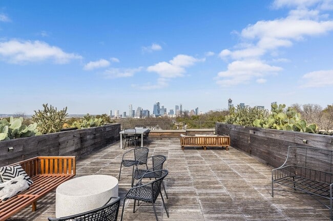 Building Photo - 207 W Johanna St