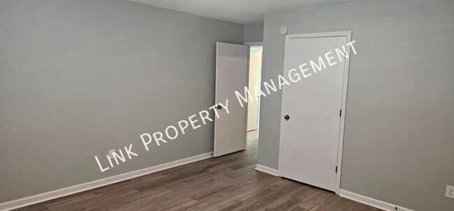 Building Photo - 900 Peppermill Rd