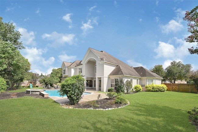 Building Photo - 15222 Hilltop View Dr