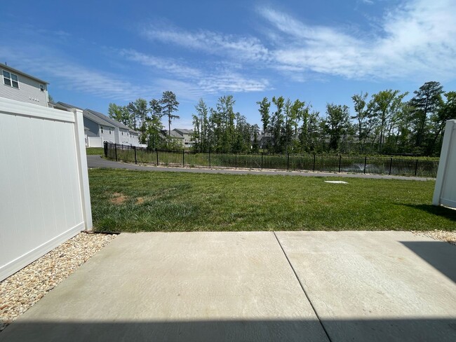 Building Photo - Heron | 3 Bed 2.5 Bath | Garage | 1800 sf