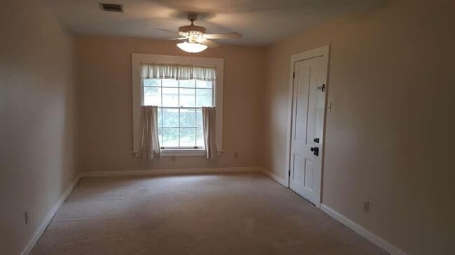 Building Photo - 316 1/2 E 7th Street Unit