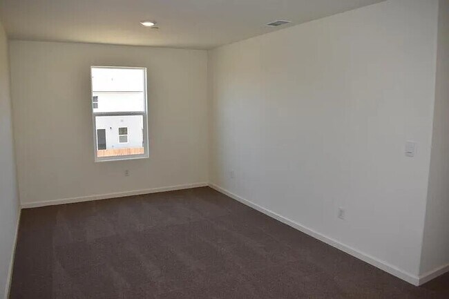 Building Photo - 736 Athena Dr