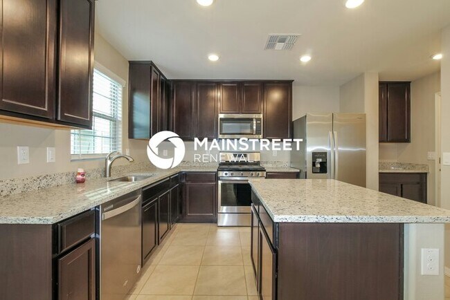 Building Photo - 3 Bedroom Pet-Friendly Home in Phoenix, AZ with Main Street Renewal