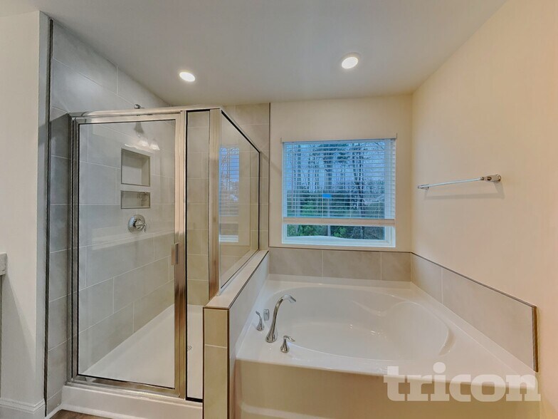 Building Photo - 129 Stallion Way