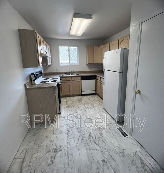 Building Photo - 4908 Prospect Dr