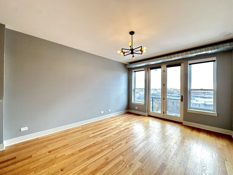 Building Photo - 2740 N Spaulding Ave