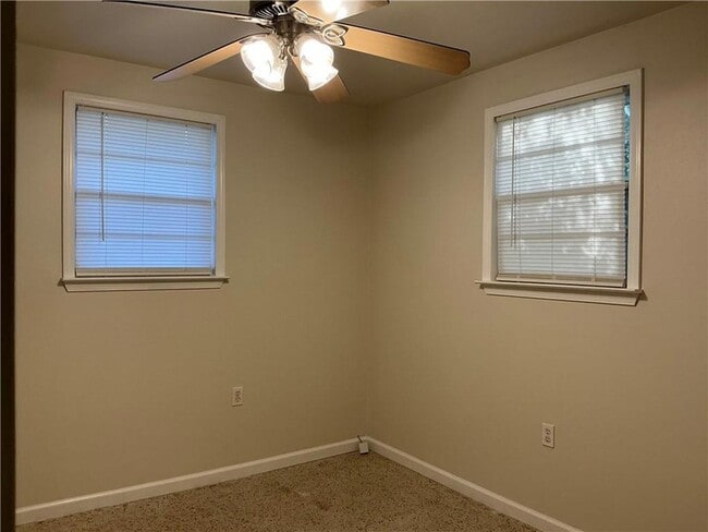 Building Photo - 3159 Dee St