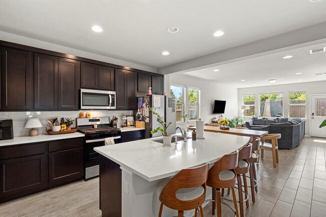 Building Photo - 12402 Zenyatta Dr