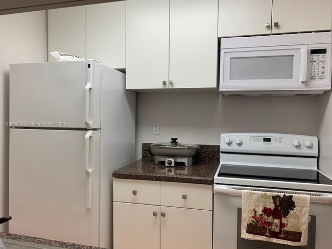 Building Photo - 8002 SW 149th Ave