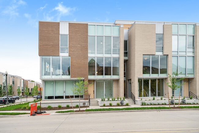 Building Photo - 2805 Brush St