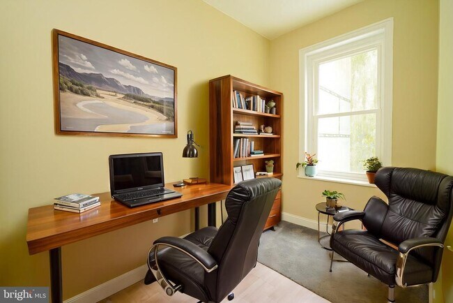 Building Photo - 1847 E Harold St