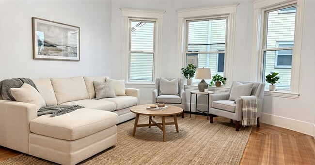 Building Photo - 24 Elm St