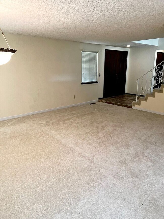 Building Photo - Beautiful home with a view in Bremerton.