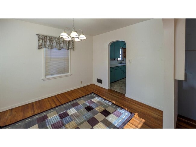 Building Photo - 301 Giles Pl