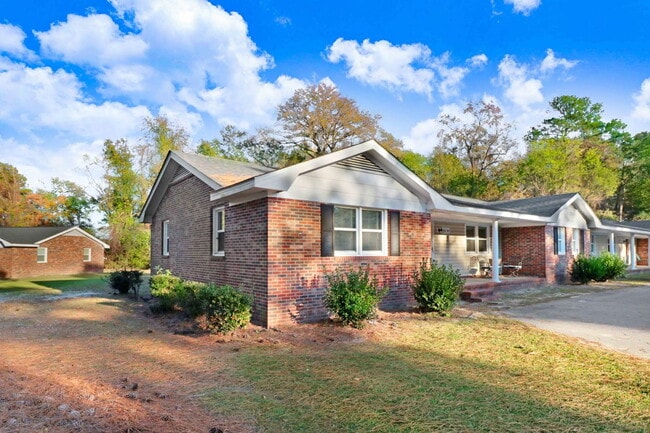 Building Photo - 2 BR | 1 BA Apartment - Scott Hills Apts in Goldsboro *Trash/Water/Lawn Care Included*