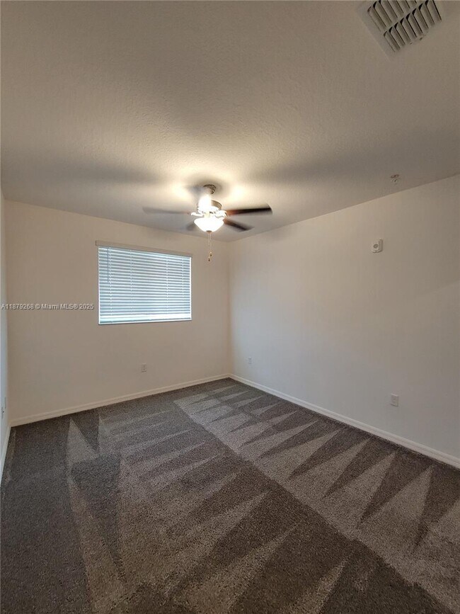 Building Photo - 8271 Tanager Sq