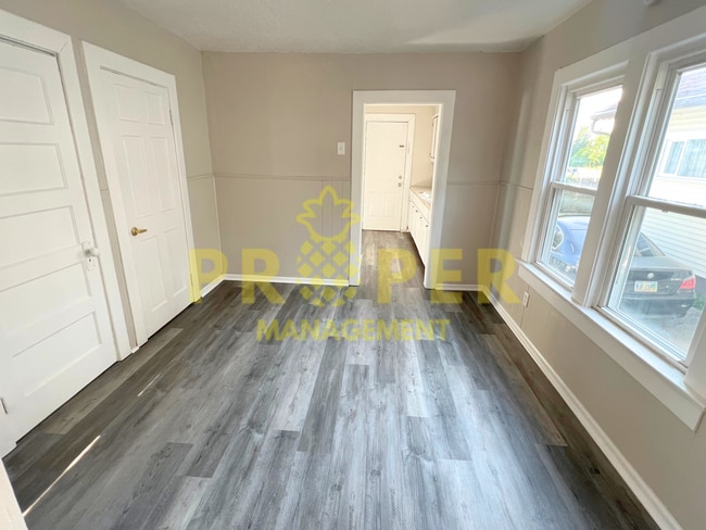Building Photo - 2 bedrooms 1 bathroom house