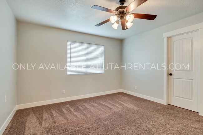 Building Photo - 939 W 175 S