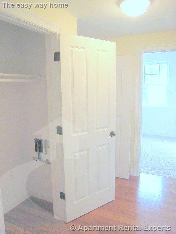 Building Photo - 43-45 Pitman St Unit #202
