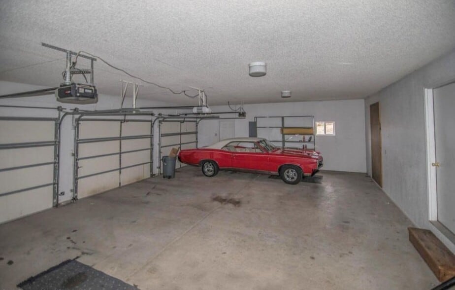 Building Photo - 2888 Pine Ridge Dr