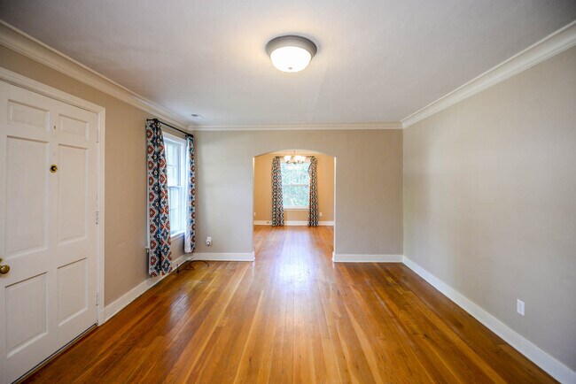 Building Photo - 3590 Shirlwood Ave