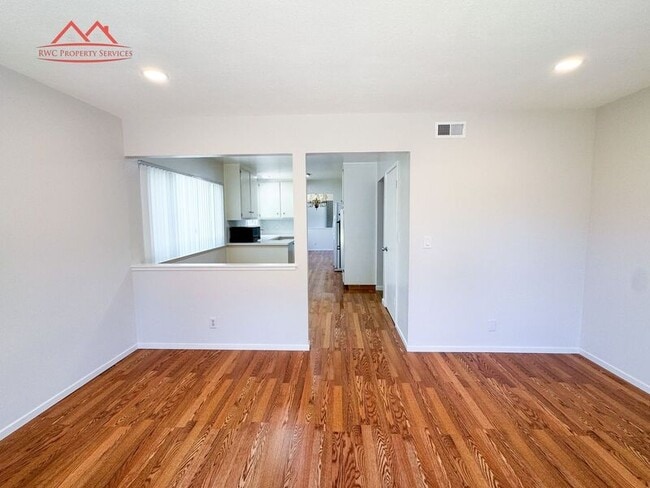 Building Photo - 1535 Albatross Dr