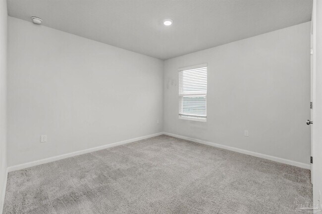 Building Photo - 5280 Peach Dr