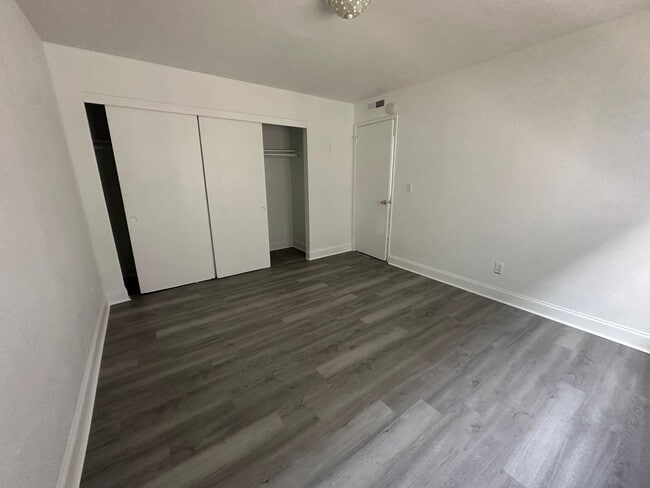 Building Photo - 1948 Country Club Ct