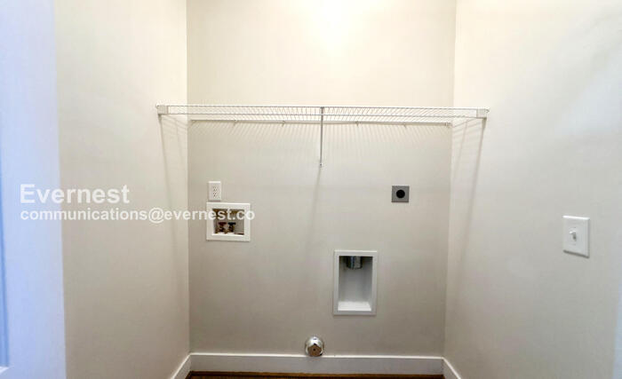 Building Photo - 107 Singapore Cir