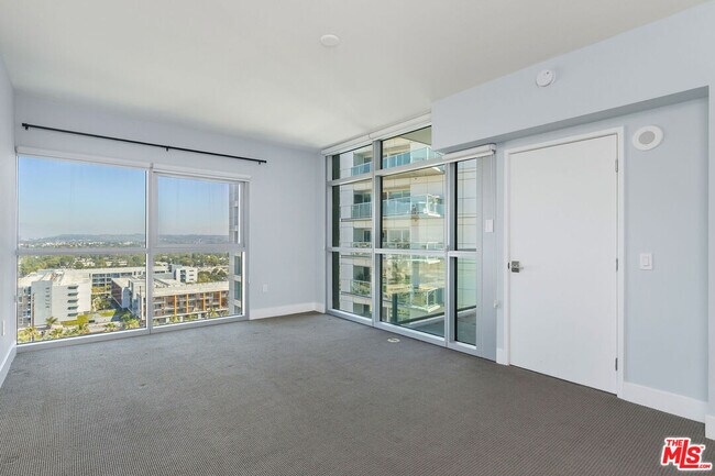 Building Photo - 13650 Marina Pointe Dr