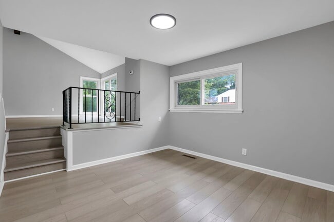 Building Photo - 869 Afton-