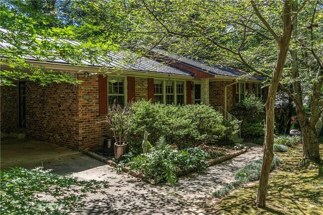 Building Photo - 2535 Melinda Dr NE
