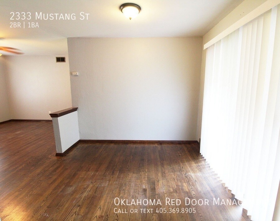 Building Photo - 2333 Mustang St