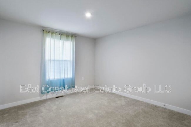 Building Photo - 632 Perspective Pl