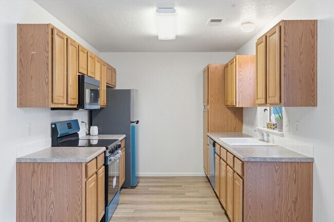 Building Photo - 802 Waterglen Dr