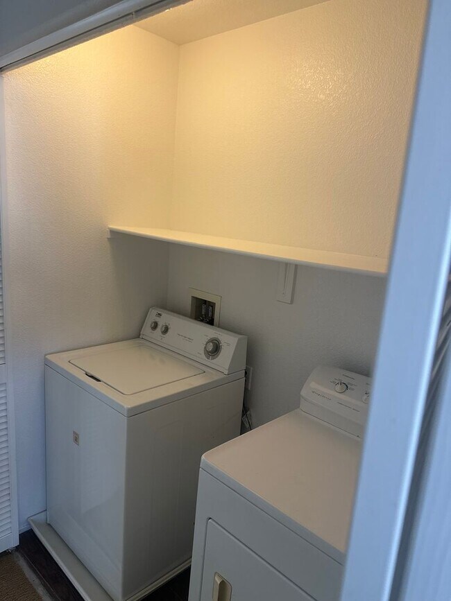 Building Photo - Henderson!!! Community: Cadence!! 4 Bedrooms!!! Bed & Full bath downstairs!! Loft/computer area u...