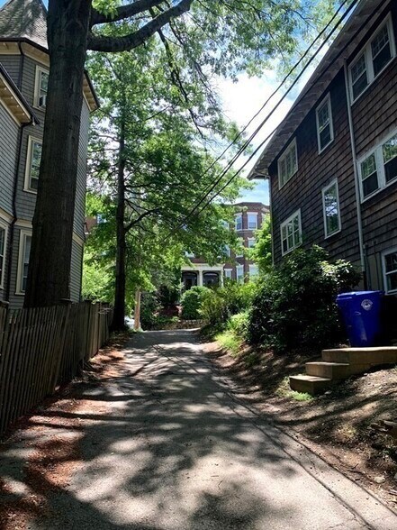 Building Photo - 164 Allston St