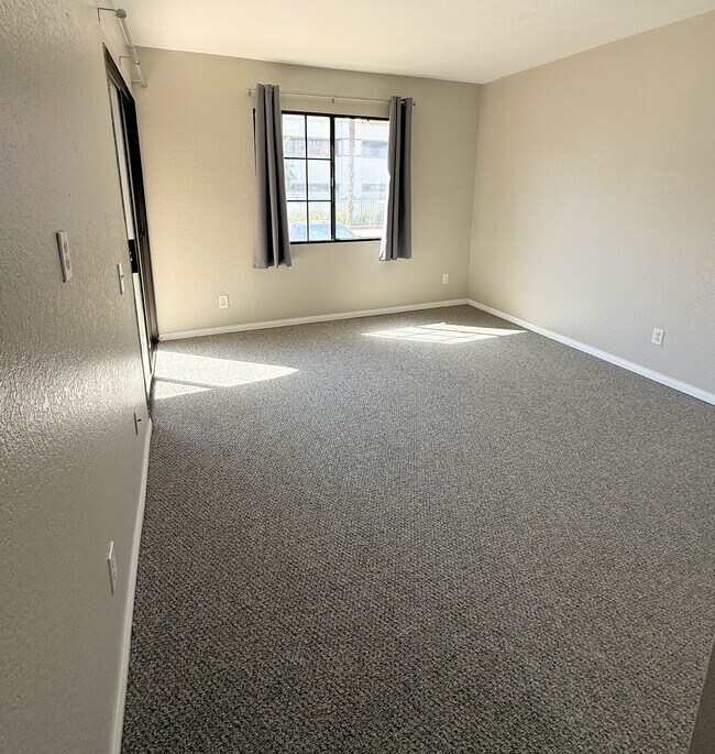 Master Bedroom - 291 E Mel Ave