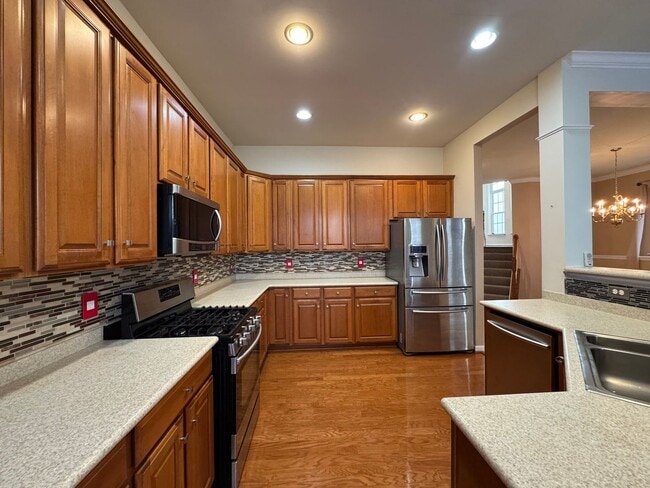 Building Photo - Stunning 4 Bed 3.5 Bath Brick Townhome In Desired Mount Zephyr