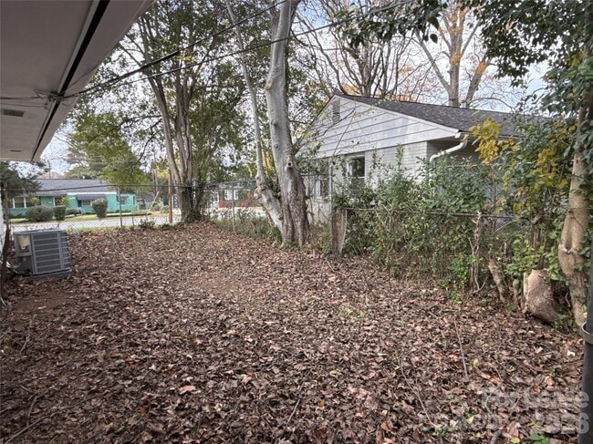 Building Photo - 2518 Lasalle St