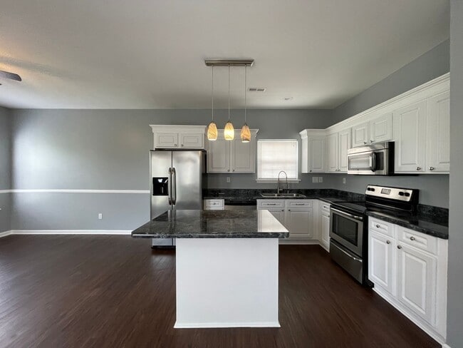Building Photo - Lovely Single Family House with New Flooring & Paint! 2-Car Garage