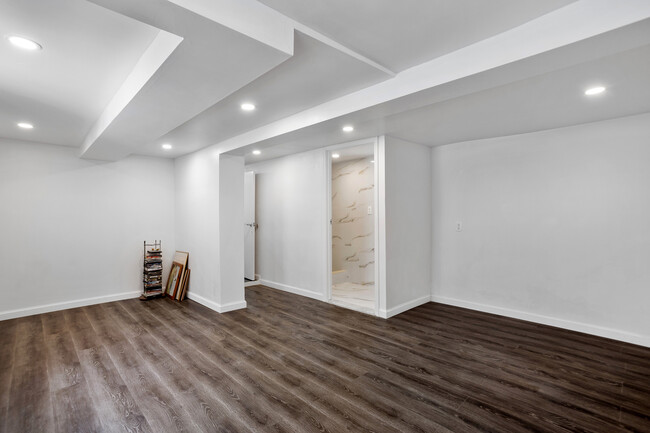 Building Photo - 1411 Cross Bay Blvd