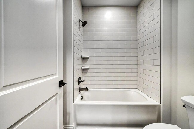 Building Photo - 22 Roundwood Dr