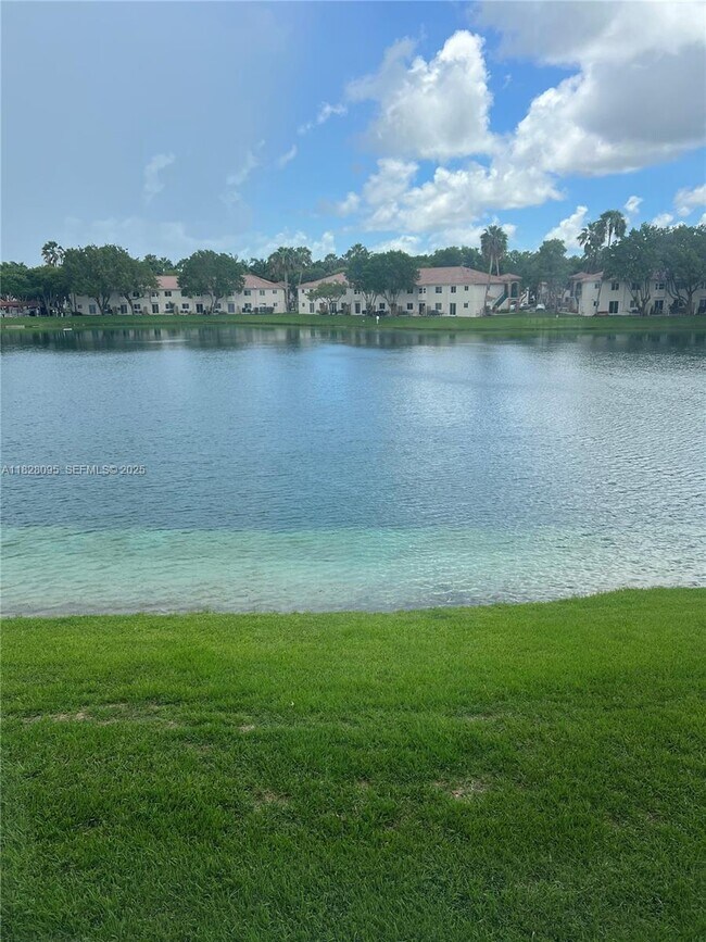 Building Photo - 2921 SE 12th Rd