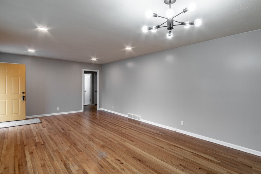 Building Photo - 1218 Sunset Dr