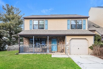 Building Photo - 5 Isa Ct